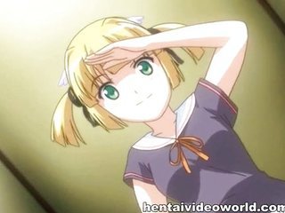 Chica en traje de baño dedos coño hentai
