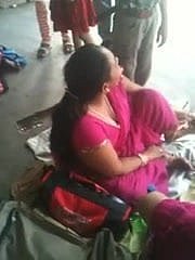 The man India MILF pada Stasiun Kereta Api 2 (o) (o)