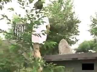 Viaggio delle ragazze asiatiche chinarsi