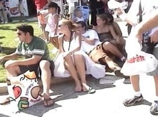 chica pillada sin bragas (ohne Höschen)