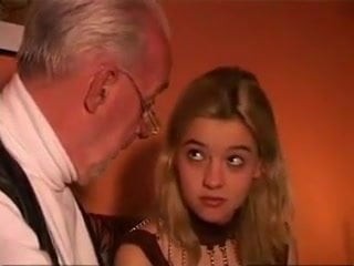 STP3 Zij houdt effrontery first Haar opa erg veel!