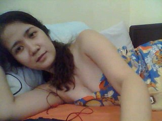 cute philipino milf shows jugs to skype bf-p3