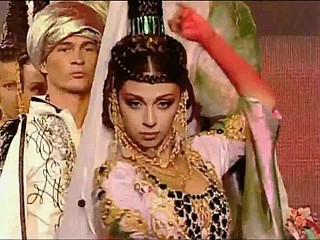 Myriam Fares - danse traditionnelle