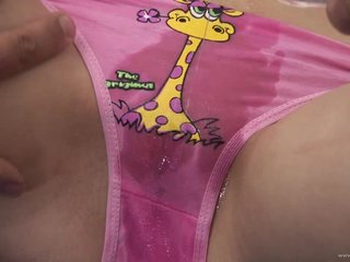Mokra suka ssie kutasa i pobiera fucked w jej mokrej cipki