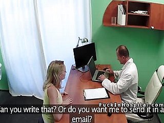 Repubblica bionda scopa paziente medico