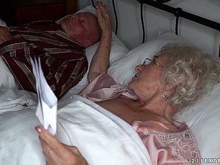 Oma Norma bedriegt haar mendicant met jonge warmbloedig lover