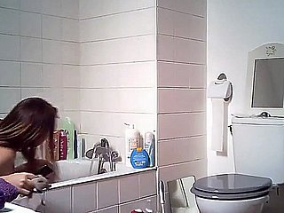 my sister is peeing and bathing